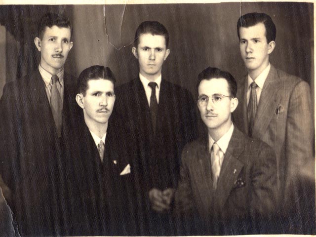 1944-Os irmãos, Ernesto Giroldo, Aurélio, Orlando, Antonio e Adelino