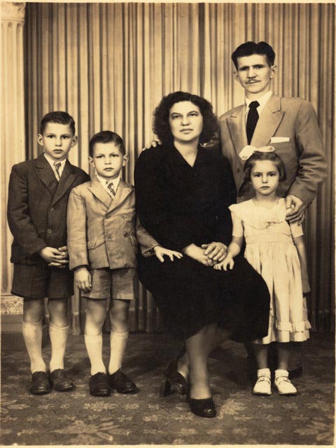 1954 - Adelino giroldo e Rosa com os filhos, Eduardo, Jorge e Cecília