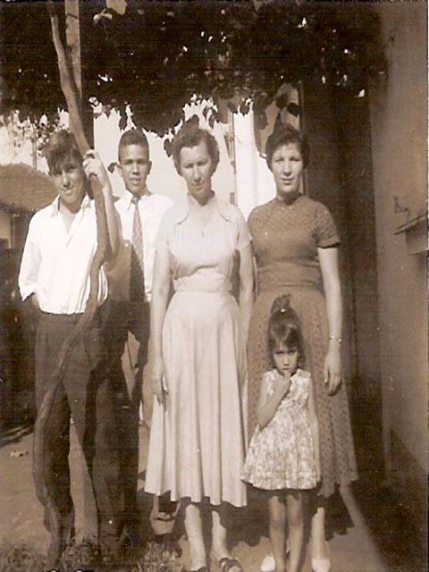 1960 - Toninho, Oripe, Emirene, Edite e a filha Sara